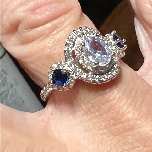 Beautiful ring - Picture 4 of 4